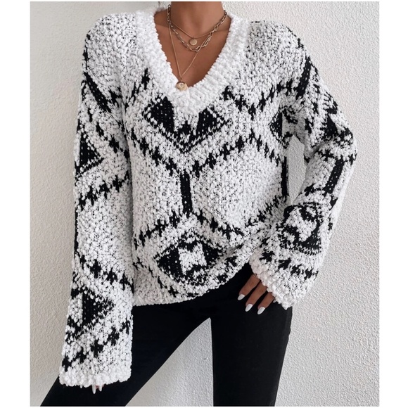 Cozy Popcorn V-neck Off shoulder Sweater - Picture 4 of 4
